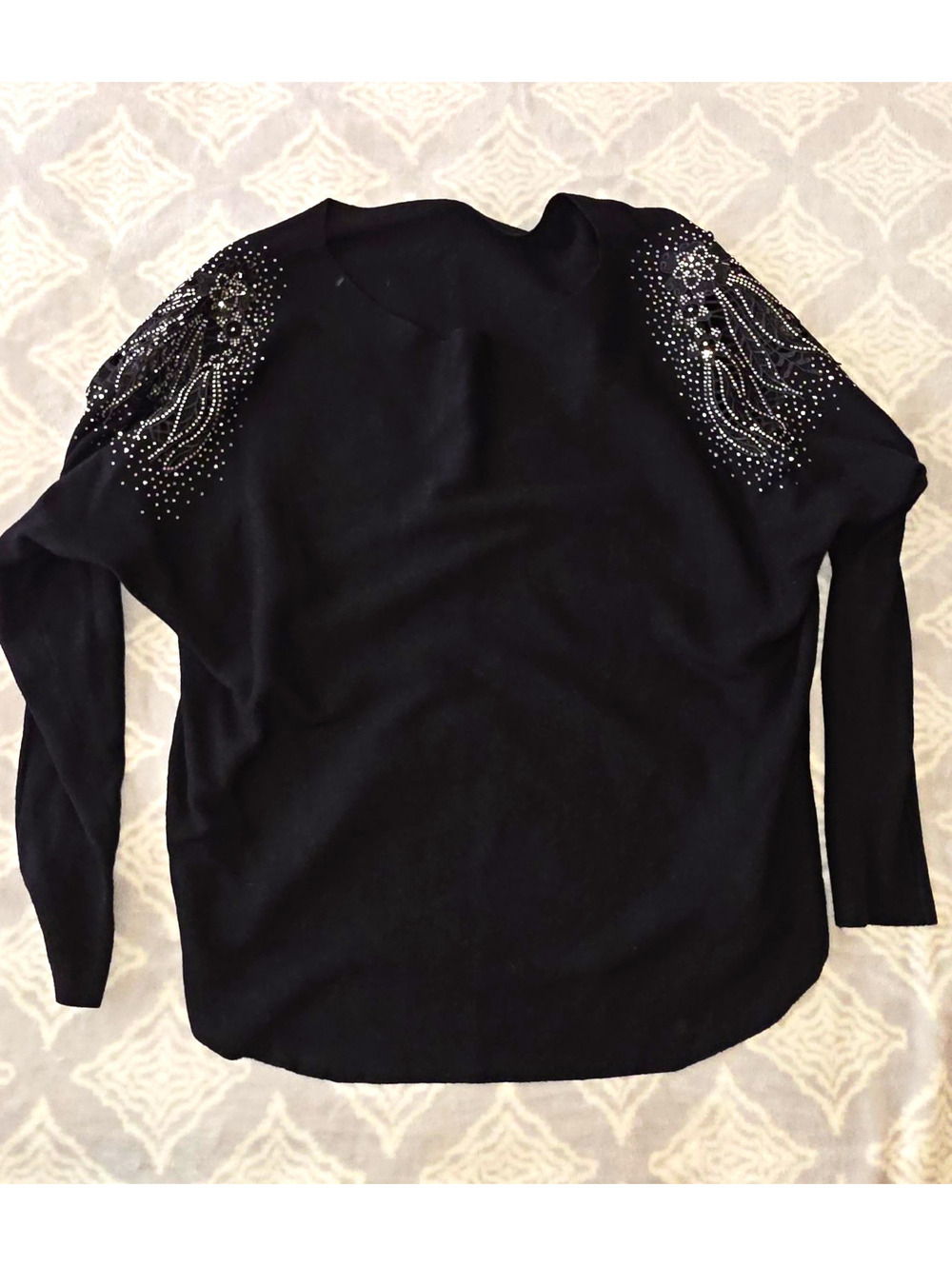 Women’s Black Knit Pullover Sweater XL Long Sleeve Rhinestone Shoulder Accents